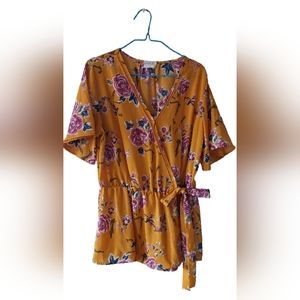 Sienna Sky floral blouse. Size L (Women's) Can tie the bow of your preference.